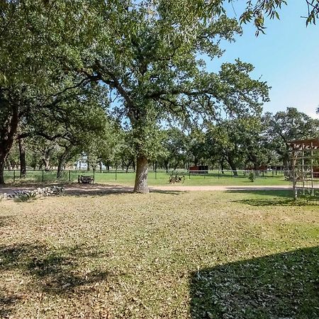 Ark Bunkhouse Fredericksburg Hideaway With Hot Tub Βίλα Εξωτερικό φωτογραφία