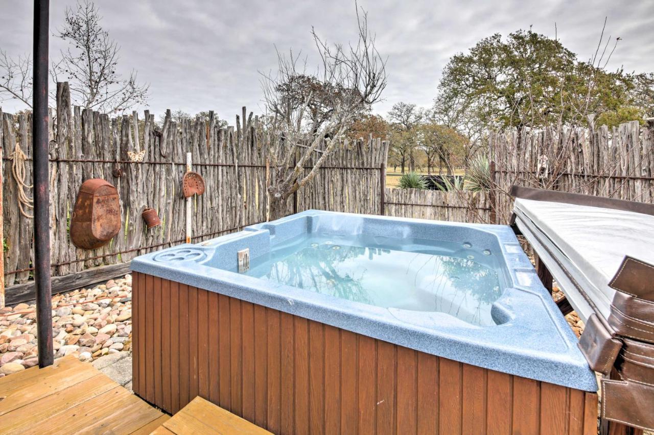 Ark Bunkhouse Fredericksburg Hideaway With Hot Tub Βίλα Εξωτερικό φωτογραφία